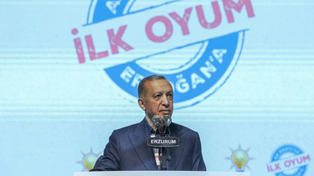 Erdoğan'dan üniversitede ‘İlk Oyum AK Parti'ye İlk Oyum Erdoğan'a’ mitingi: Altılı Masa’yı hedef aldı