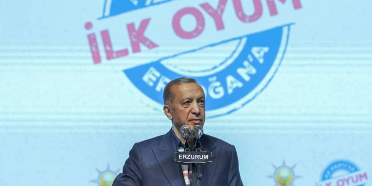 Erdoğan'dan üniversitede ‘İlk Oyum AK Parti'ye İlk Oyum Erdoğan'a’ mitingi: Altılı Masa’yı hedef aldı