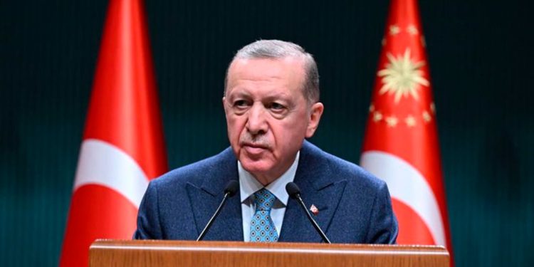 Erdoğan'ın yeni yıl mesajı: 2022 boyunca süren ekonomik sıkıntılar, hepimizin canını sıkmıştır