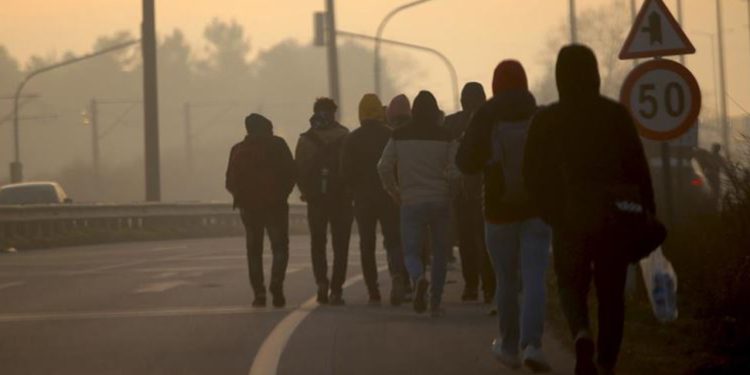 Esenyurt'ta bir sitede 101 kaçak göçmen yakalandı