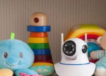 Eşinin ihanetini bebek izleme kamerasından öğrendi