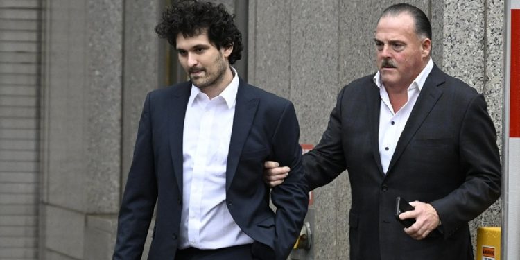 Eski FTX CEO'su 250 milyon dolar kefaletle serbest