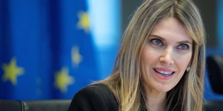 Eva Kaili elektronik kelepçe takılması koşuluyla serbest bırakılmasını talep etti