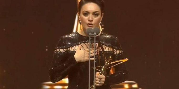 Ezgi Mola İranlı kadınları selamladı: 'Bu güzel haberlerin ülkemizde de yaşanmasını istiyorum'