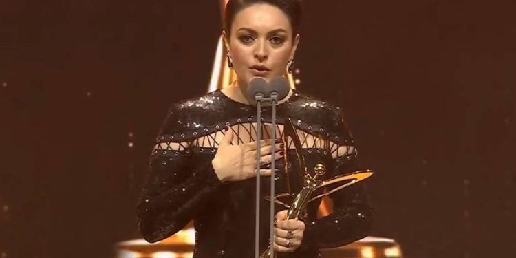 Ezgi Mola, Mahsa Amini'yi andı, partilere seslendi: Eşit yaşam hakkının olduğu bir yasa çıkarılsın