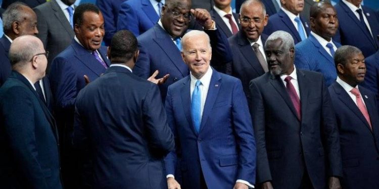 Fakir akrabalar gelip yemeğinizi yer ve kalması gerekenden daha uzun süre kalır, her birinizi ziyaret etmeye can atıyorum