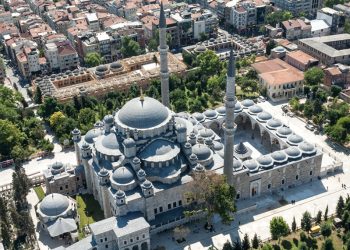 Fatih Camii’nde zimmet skandalı: 20 yıl boyunca milyonlarca lirayı iç etmişler