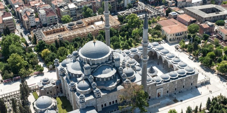 Fatih Camii’nde zimmet skandalı: 20 yıl boyunca milyonlarca lirayı iç etmişler