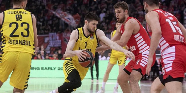 Fenerbahçe Beko Olympiakos'a farklı yenildi