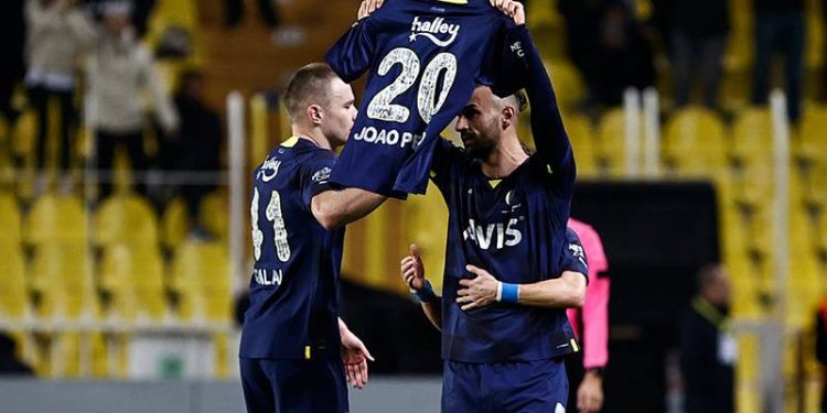 Fenerbahçe hazırlık maçında Villarreal'i iki golle yendi