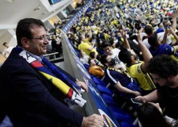 Fenerbahçe tribünlerinden Ekrem İmamoğlu'na destek
