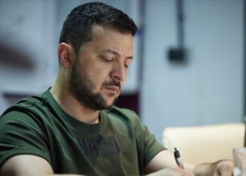 Financial Times, Ukrayna Devlet Başkanı Volodomir Zelenski'yi 'Yılın Kişisi' seçti