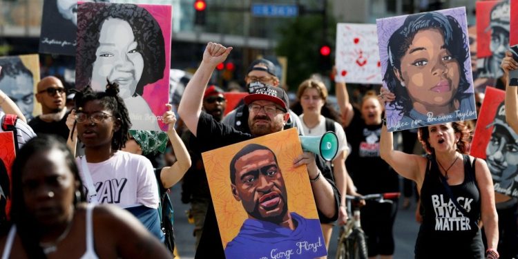 George Floyd'un sırtına basan eski polise üç buçuk yıl hapis cezası