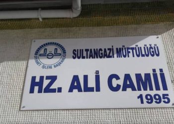 Gönüllü müezzin 'namazı yanlış kıldırıyor' diyen kişiyi bıçakladı