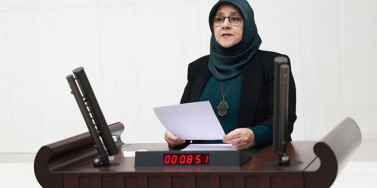 HDP'li Hüda Kaya: Diyanetin bu bütçeyi kullanması helal midir?