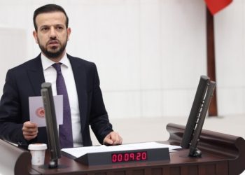 Genel Kurul’da konuşan HDP’li Hüseyin Kaçmaz, Türkiye’de Kürt sorunu değil, ırkçı, faşist etnik Türkçü bir zihniyet sorunun olduğunu söyledi. Kaçmaz, Kürtlerin başka halklarla kardeş değil eşit olmak istediğini kaydetti.