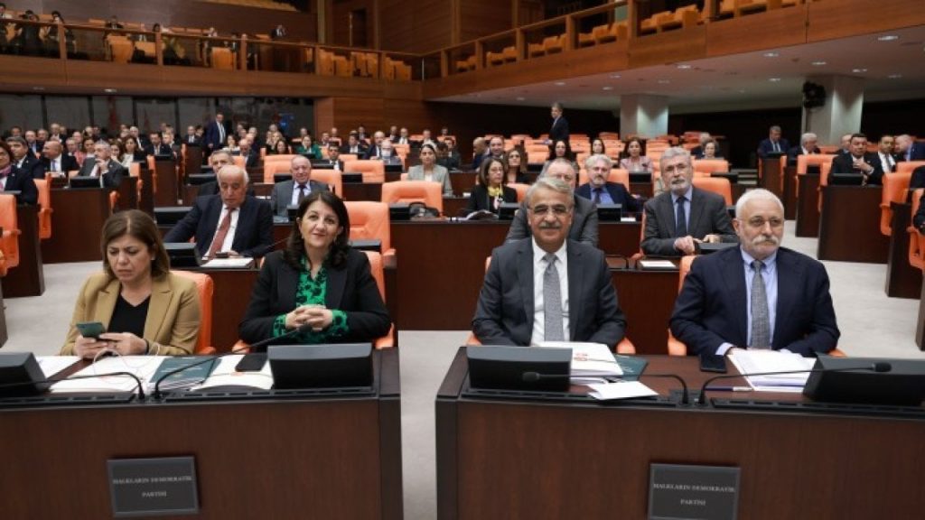 HDP'yi hedef alan Oktay'a tepki: Yeminli Kürt düşmanısınız