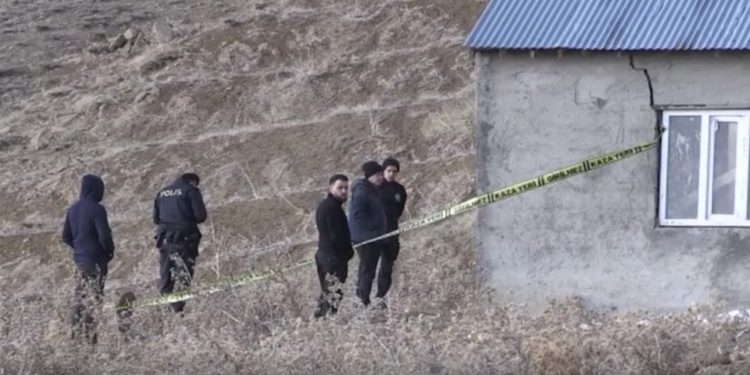 Hakkari'de ölü bulunan üç kişi aynı mezarlıkta defnedildi