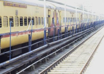 Hindistan’da işe alınacakları vaadiyle kandırılan 28 kişi 1 ay boyunca tren saydı