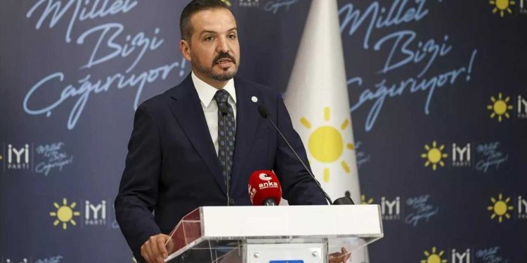 İYİ Parti'den başörtüsü teklifi açıklaması: Eğilimimiz evet yönünde