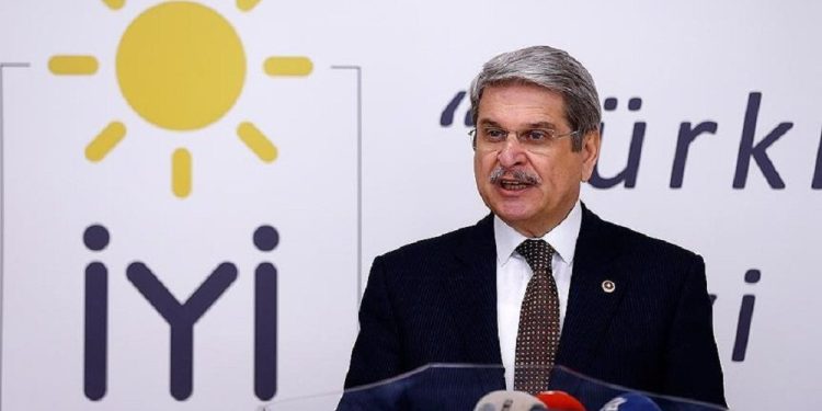 İYİ Parti Genel Başkan Başdanışmanı, İzmir Milletvekili Aytun Çıray, CHP Genel Başkanı Kemal Kılıçdaroğlu'nun adaylığına ilişkin olarak,"Objektif parametreler o gün geldiğinde görülecektir ama Kılıçdaroğlu, devleti yönetebilecek bir insandır" dedi.