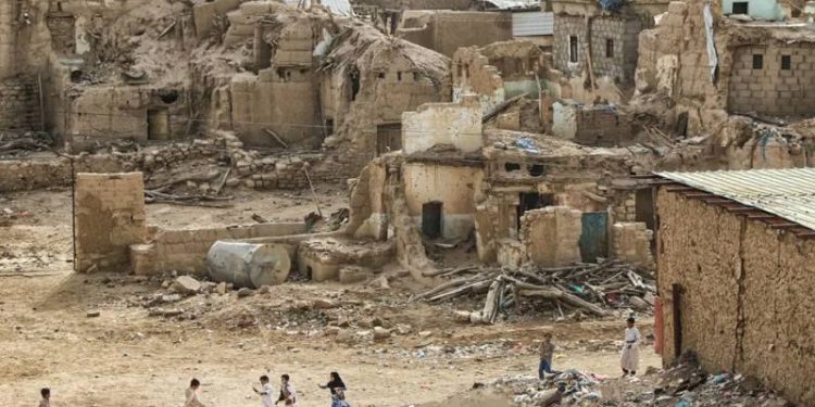 İç savaş Yemen'i vuruyor; hastalar ilaç bulamıyor