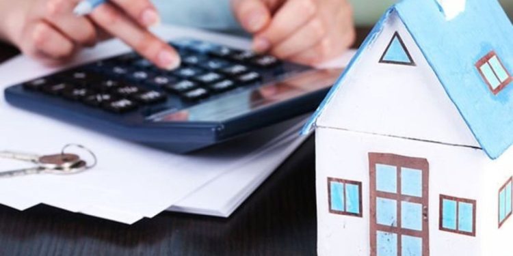 İki lüks evi olan bürokrat, kira yardımı almış