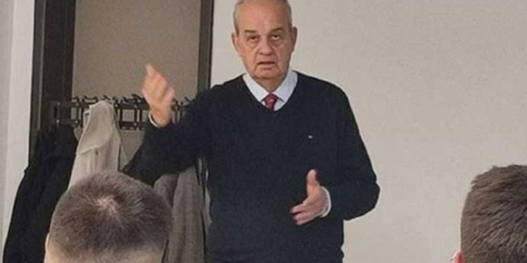 İlker Başbuğ, üniversitede ders vermeye başladı