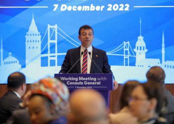 İmamoğlu, 2023'ü işaret etti: 'Dönüm noktası'