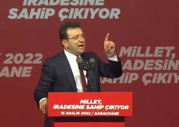 Altılı Masa; YSK üyelerine hakaret ettiği iddiasıyla 2 yıl 7 ay 15 gün hapse mahkûm edilen ve bu cezanın kesinleşmesi durumunda siyasi yasaklı hale gelecek olan İBB Başkanı Ekrem İmamoğlu'na destek için Saraçhane'de İstanbullularla buluştu.