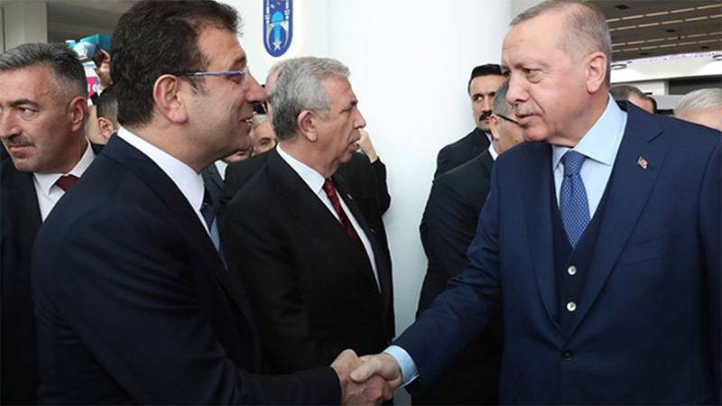 İstanbul Büyükşehir Belediye Başkanı Ekrem İmamoğlu’nu Cumhurbaşkanı ve AKP Genel Başkanı Recep Tayyip Erdoğan’a benzettiği yazısı gerekçe gösterilerek parti üyeliğinden çıkarılan Turgay Eminoğlu, karara itiraz etti. İtirazı değerlendiren mahkeme, ihraç kararının, toplantı yeter sayısı olmadan alındığına hükmettiği kararı iptal etti.