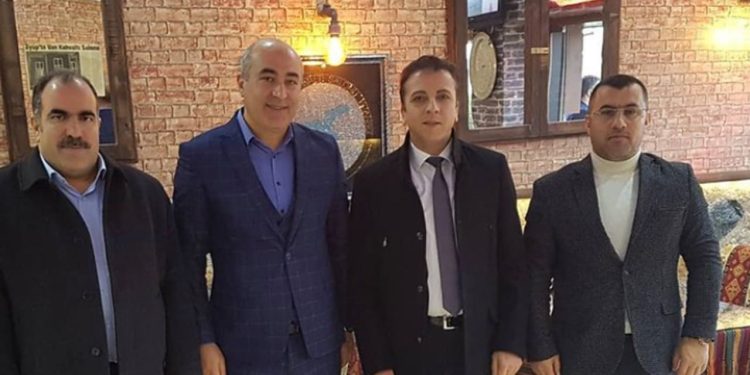 İmamoğlu'na ceza veren Hakim Komşul'un, Kadir Topbaş ve AKP Sancaktepe ilçe yöneticisiyle fotoğrafları çıktı