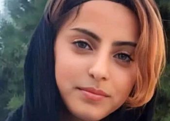 İran’da, Mahsa Emini gösterilerinde gözaltına alınan 17 yaşındaki Sonia Sharifi, muharebe (Allah’a düşmanlık, Allah ve resuluyle savaşmak) gerekçesiyle idam cezasına çarptırıldı. Sonia’ya bu cezayı “Molotof kokteyli hazırlamak” ve “Duvar yazısı yazmak” gerekçesiyle verildiği belirtiliyor.