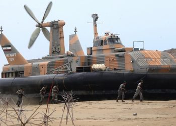 İran, Hürmüz Boğazı'nda askeri tatbikat başlattı