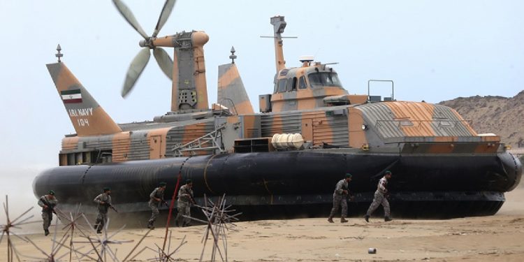 İran, Hürmüz Boğazı'nda askeri tatbikat başlattı