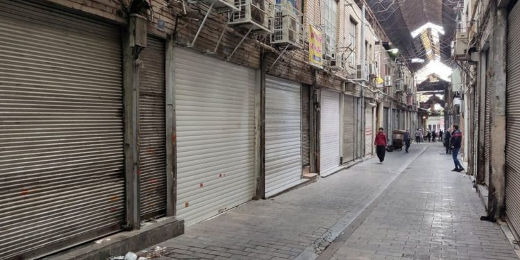 İran basını: Ahlak polisi Tahran dışındaki devriyeleri artırdı
