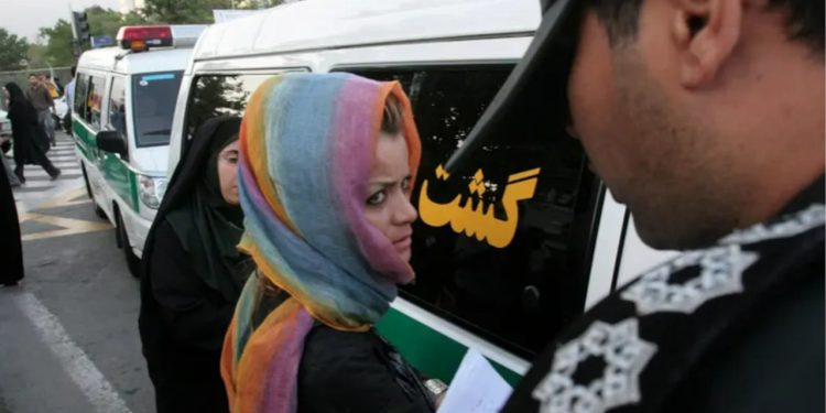 İran devlet medyası: Ahlak polisi kaldırılmadı