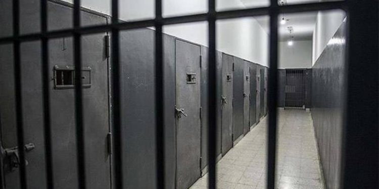 İran'da cezaevinde çıkan olaylarda bir tutuklu yaşamını yitirdi