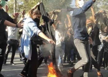 İran’da 1979 devriminden bu yana yaşanan en uzun soluklu hükümet karşıtı protestolar 100. gününe girdi.