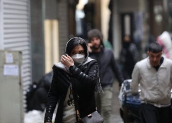 İranlı muhafazakar milletvekili: 'Başörtüsüne uymayan kadınların banka hesapları kapatılabilir'