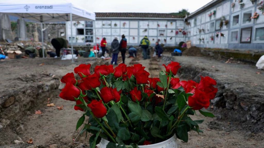 İspanya, Franco diktatörlüğüyle yüzleşiyor: 53  Cumhuriyetçinin cesedi toplu mezardan çıkarıldı