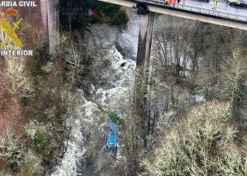 İspanya'da otobüs nehre yuvarlandı: En az üç ölü