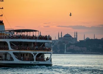 İstanbul ve İzmir’de vapur seferleri iptal edildi