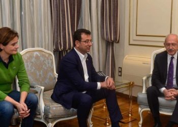 İstanbul'a dönen Kılıçdaroğlu'nu İmamoğlu karşıladı