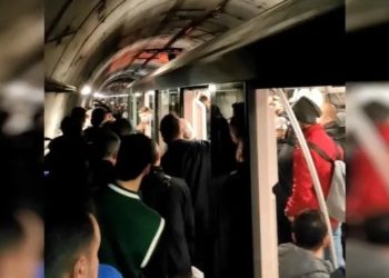 İstanbul'da iki metro hattında seferler geçici olarak durduruldu