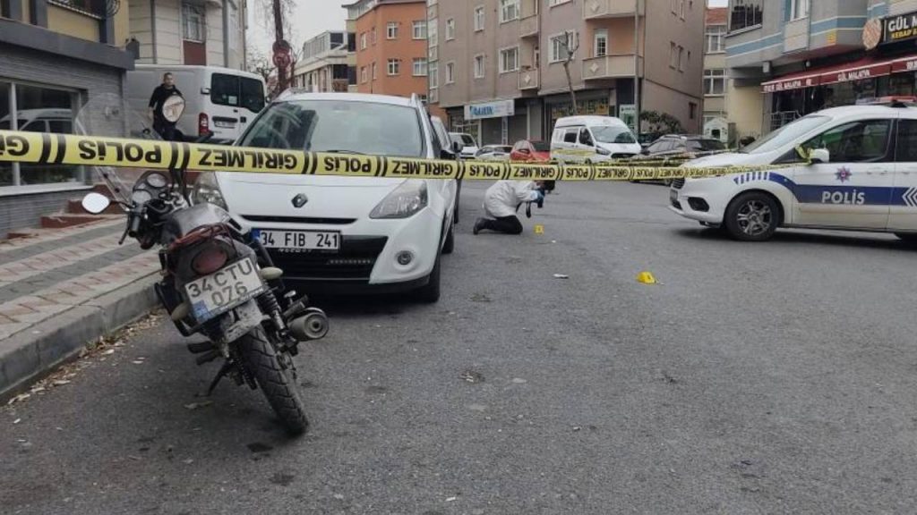 İstanbul'da silahlı saldırı: Aracında vuruldu!