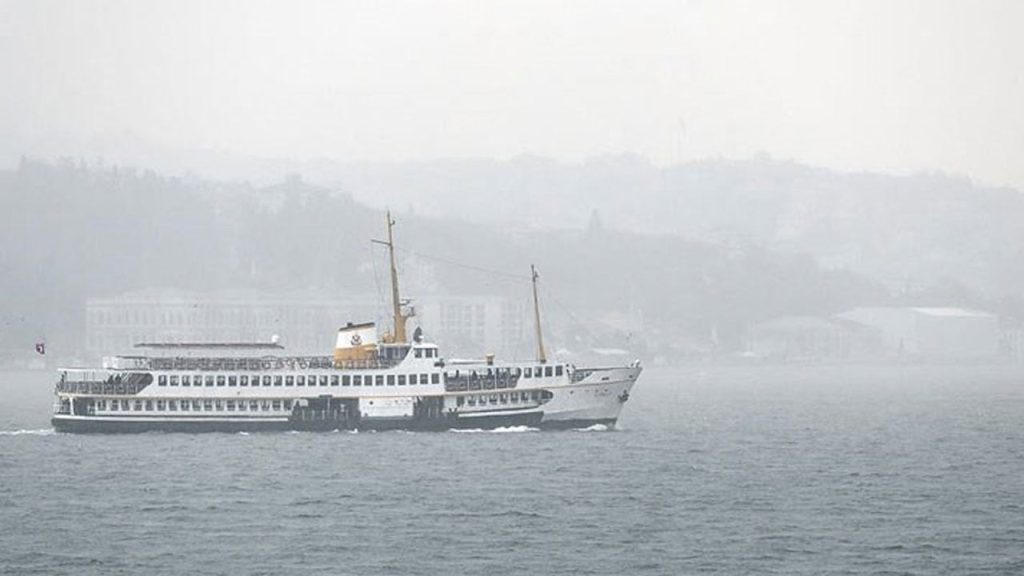 İstanbul'da vapur seferlerine lodos engeli