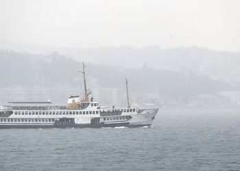 İstanbul'da vapur seferlerine lodos engeli