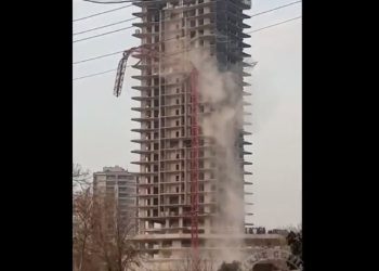 İzmir Bornova'da vinç devrildi: 5 ölü