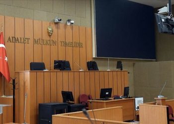 İzmir Karşıyaka’da sendika eylemine katılan aile hekimine verilen ceza yargıdan döndü